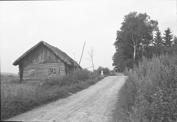 V. Svirskio trobelė Burvelių k. (dab. Panevėžio r.), 20 a. 3–4 deš. V. Svirskio trobelė Burvelių k. (dab. Panevėžio r.), 20 a. 3–4 deš.