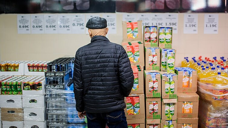 Ekonomistai įspėja apie įsibėgėjančią infliaciją: daugiau už maistą brangs paslaugos