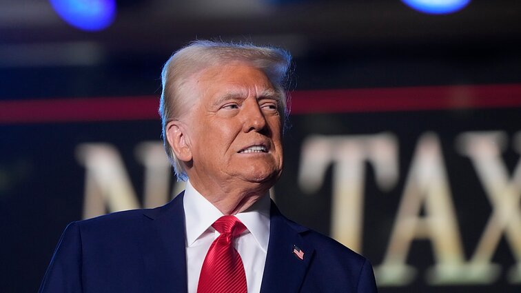 JAV vyriausybinių programų stabdymą įvertinęs diplomatas: šis chaosas negali tęstis