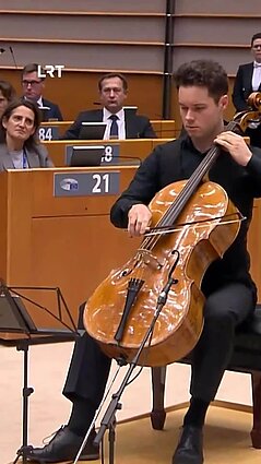 Kaune nužudyto žydo noras išsipildė, jo violončelė vėl skamba