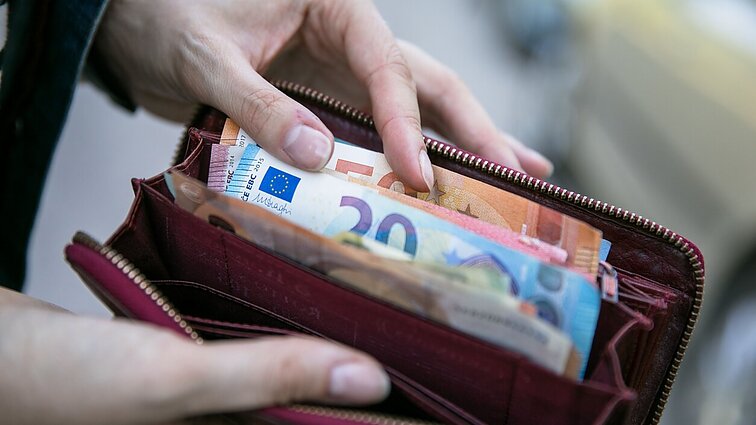 Šimkus apie tęsiamą palūkanų normos mažinimą: žmonėms tai atsispindi labai praktiškai