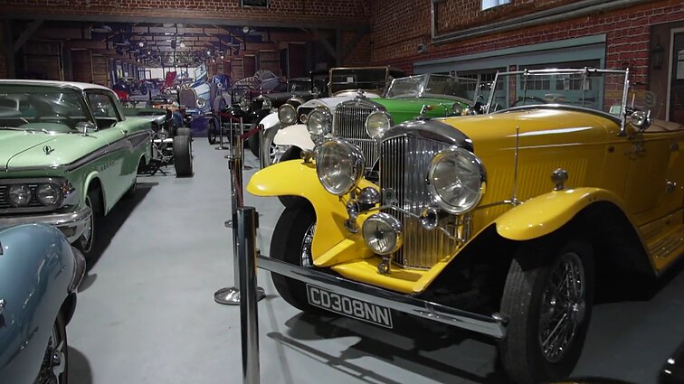 Šimtamečiai automobiliai: už vieno renovaciją kartais paklojami dešimtys tūkstančių eurų