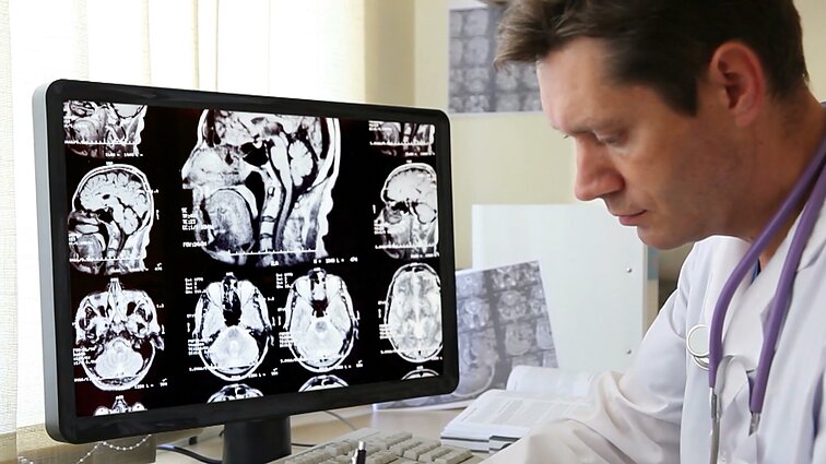 Distopijų scenarijai bei kaip sensta smegenys