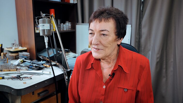 Darbščiose Danutės rankose auksas spindi jau 50 metų: juvelyrė neatsigina užsakymų