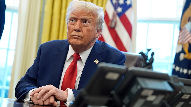 Prekybos kare – atokvėpis: sutikus bendradarbiauti, Trumpas atideda muitus JAV kaimynėms