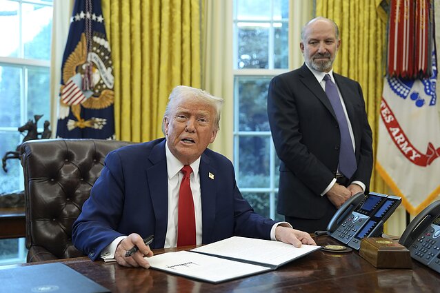 Pekinui atsakius griežtai, Trumpas stabdo prekybos karą su kaimynėmis: „Sumirksėjo pirmas“