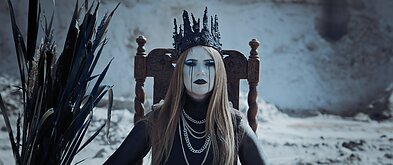 Kadras iš „Black Spikes“ vaizdo klipo Kadras iš „Black Spikes“ vaizdo klipo
