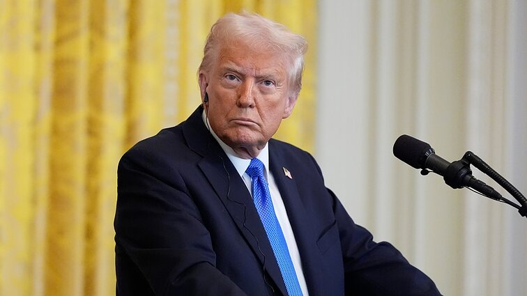 Trumpas planuoja išgirsti ne tik Zelenskį: „Turbūt kalbėsiuosi su Putinu“