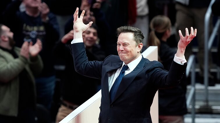 „Jis apgirtęs nuo galios“: teismas užblokavo Musk prieigą prie iždo duomenų