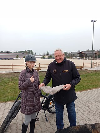 Miglė Dainauskaitė su žirgyno vadovu Tautvydu Barščiu Miglė Dainauskaitė su žirgyno vadovu Tautvydu Barščiu
