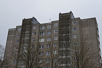 Pietiniame miesto rajone pirmasis apuokas apsigyveno 2017 m. Pora pernai buvo įsikūrusi ir perėjo viršutiniame šio daugiabučio balkone Pietiniame miesto rajone pirmasis apuokas apsigyveno 2017 m. Pora pernai buvo įsikūrusi ir perėjo viršutiniame šio daugiabučio balkone