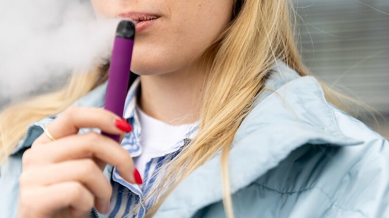 Siūlymą drausti tabako gaminius jaunimui įvertinęs ekspertas: argumentai manęs neįtikina