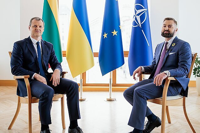 Dienos tema (su vertimu į gestų k.)