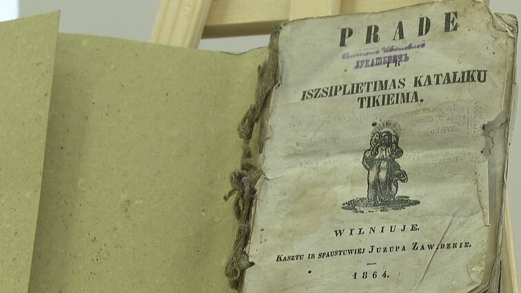 Kretingai – įspūdį kelianti dovana: miesto biblioteka gavo originalų Valančiaus veikalą