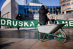 Piketas prie Vilniaus m. savivaldybės dėl perteklinio druskos naudojimo prižiūrint gatves Piketas prie Vilniaus m. savivaldybės dėl perteklinio druskos naudojimo prižiūrint gatves