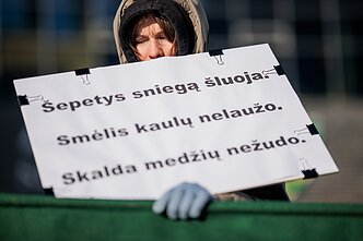 Piketas prie Vilniaus m. savivaldybės dėl perteklinio druskos naudojimo prižiūrint gatves Piketas prie Vilniaus m. savivaldybės dėl perteklinio druskos naudojimo prižiūrint gatves