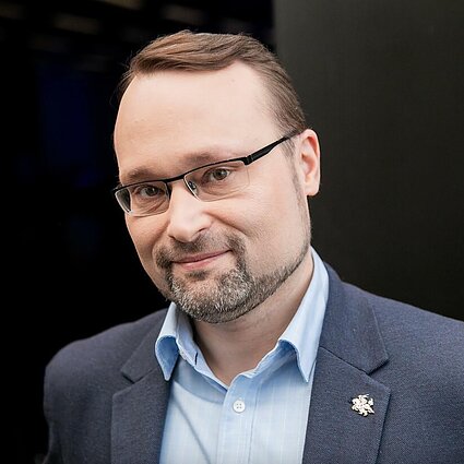 Giluminiai tekstai. Pokalbis su poetu Mindaugu Kvietkausku