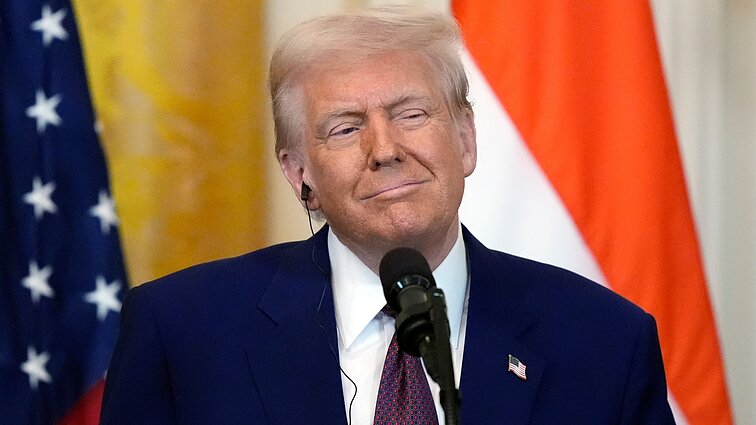 Prekybos karo šūviai į Europos pusę: Trumpas žada naujus muitus