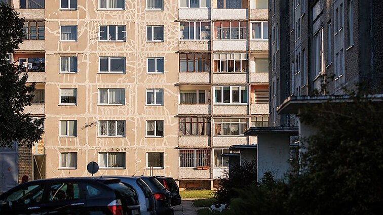 Vilnietė skundžiasi neteisybe: gyvendama cokoliniame aukšte, moka už lifto remontą