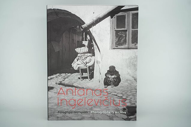 Lietuvos nacionalinio muziejaus albumas „Antanas Ingelevičius. Fotografo archyvas“