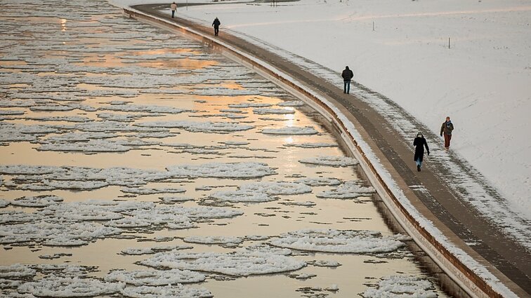 Ugniagesiai įspėja: ledas ant vandens telkinių dar itin netvirtas ir pavojingas