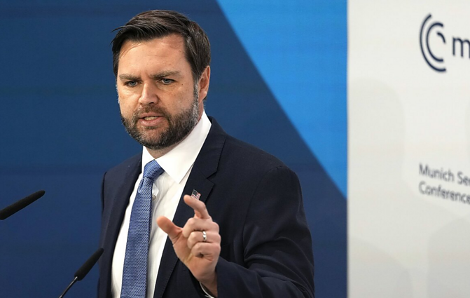 Nevienareikšmiškai sutikta Vance`o kalba iškėlė klausimą – Europai teks gintis pačiai?