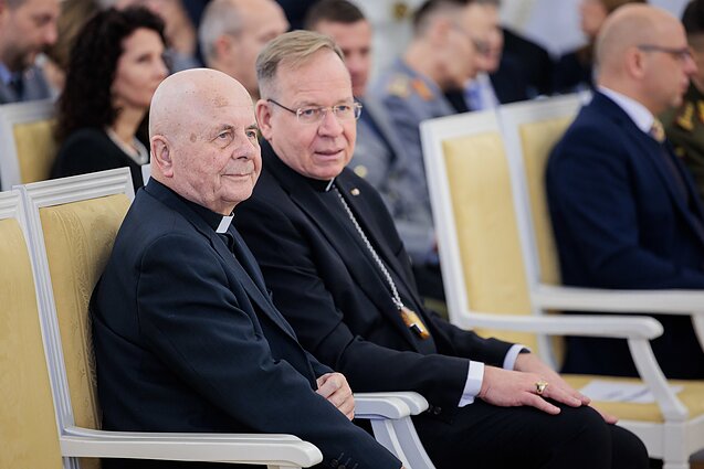 Prezidentūroje už nuopelnus ir Lietuvos vardo garsinimą apdovanoti Lietuvos ir užsienio valstybių piliečiai. 