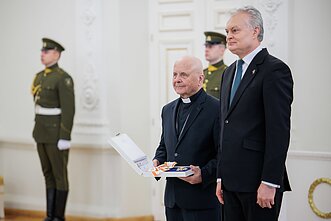 Prezidentūroje už nuopelnus ir Lietuvos vardo garsinimą apdovanoti Lietuvos ir užsienio valstybių piliečiai. 