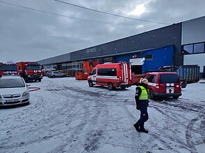 Gaisras Šiaulių įmonės pastate: dega cheminės medžiagos