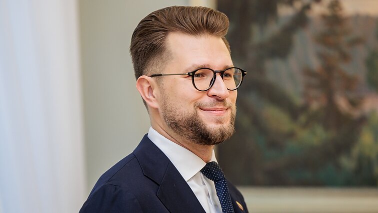 Ministras Savickas – apie dukrų auklėjimą, taisykles namuose ir komplimentus šukuosenai