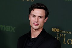 Arnas Fedaravičius „Baltojo lotoso“ trečiojo sezono premjeroje Los Andžele