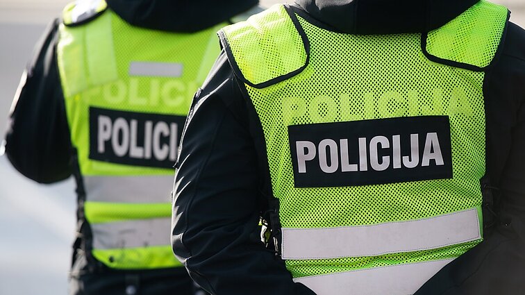 Išmokos nuo 5 iki 10 tūkst. eurų: regionų savivaldybės vilioja policijos pareigūnus