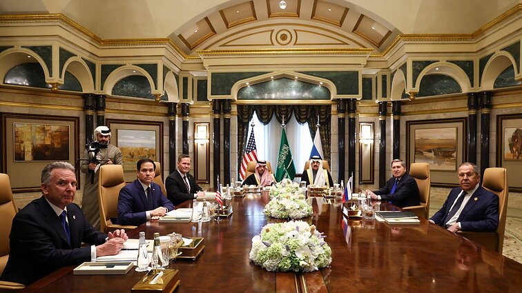 Baigėsi JAV ir Rusijos atstovų susitikimas: Kremlius praneša, jog pokalbis buvo prasmingas