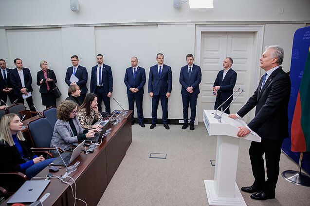 Prezidentūroje rinkosi parlamentinių partijų lyderiai. Gitanas Nausėda