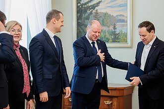 Prezidentūroje rinkosi parlamentinių partijų lyderiai Prezidentūroje rinkosi parlamentinių partijų lyderiai