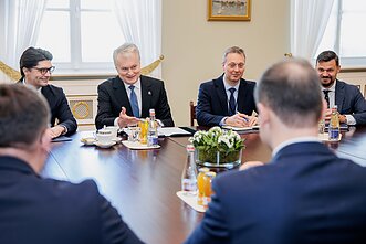Prezidentūroje rinkosi parlamentinių partijų lyderiai Prezidentūroje rinkosi parlamentinių partijų lyderiai