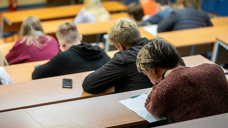 Aukštosiose mokyklose mažėja studentų: per 14 metų studijuojančiųjų skaičius smuko