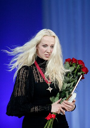 Aurelija Tamulytė buvo apdovanota „Auksiniu scenos kryžiumi“ už antraplanį Fani vaidmenį spektaklyje „Bjaurusis“ (Kauno valstybinis dramos teatras), 2009 