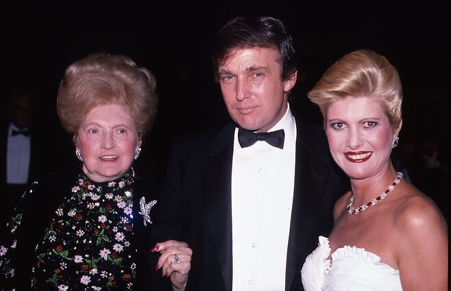 Donaldas Trumpas su mama Maria Trump ir žmona Ivana Trump, 1992