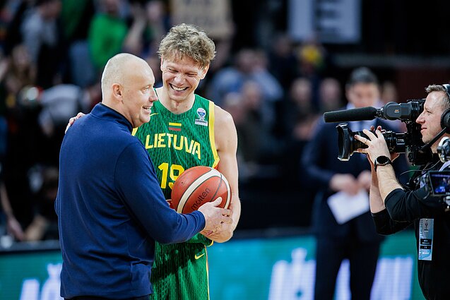 Mindaugas Kuzminskas, Rimas Kurtinaitis, Europos krepšinio čempionato atranka: Lietuva – Estija