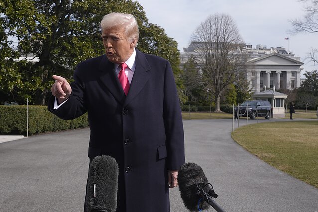 Trumpo pasikėsinimas į žodžio laisvę Amerikoje: prezidentą lydės tik atrinkti žurnalistai