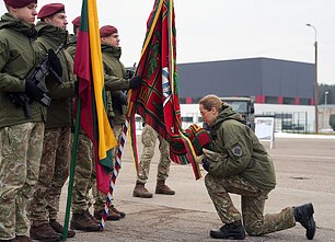5-ojo Bazinio komendantinių vienetų karių rengimo kurso baigimo ir priesaikos ceremonija Alytuje