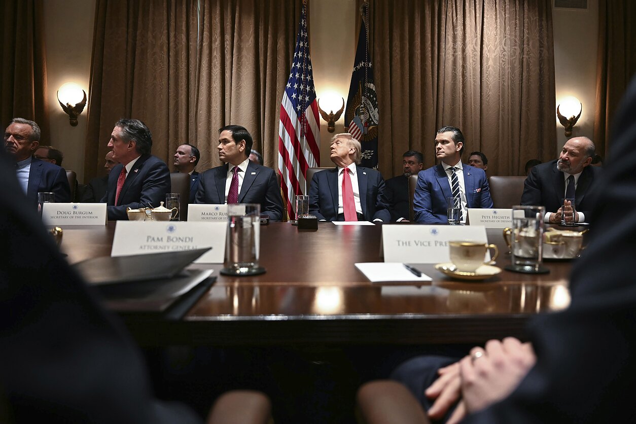 Дональд Трамп зустрічається зі своєю командою