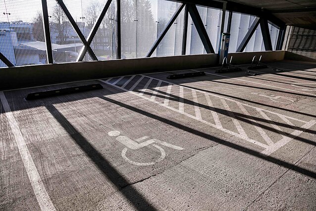 Neįgaliųjų automobilių stovėjimo vietos Neįgaliųjų automobilių stovėjimo vietos