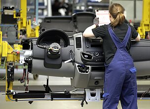Automobilių gamykla Vokietijoje Automobilių gamykla Vokietijoje
