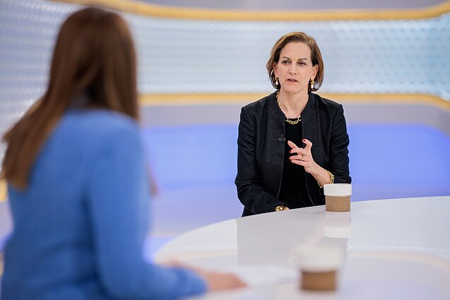 Dienos tema (su vertimu į gestų k.)