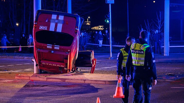 Kalti gali likti ir abu vairuotojai: avarijos, kai susiduriama su specialiuoju transportu