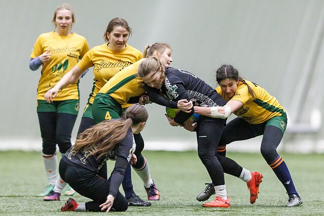 Vilniuje praūžė tarptautinis moterų regbio-7 turnyras: vyravo šaltis ir kieta kova