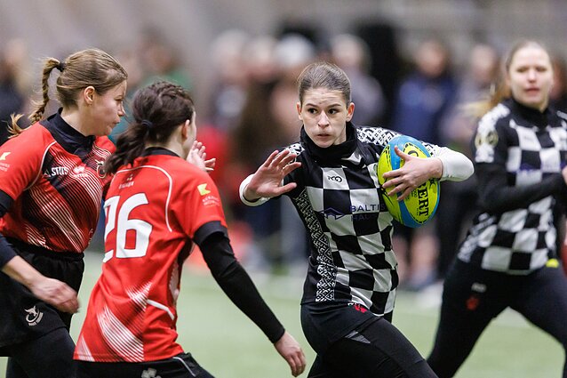 Vilniuje praūžė tarptautinis moterų regbio-7 turnyras: vyravo šaltis ir kieta kova