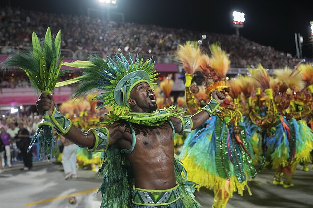 Rio de Žaneire vyksta tradicinis karnavalas: miestą užvaldo samba